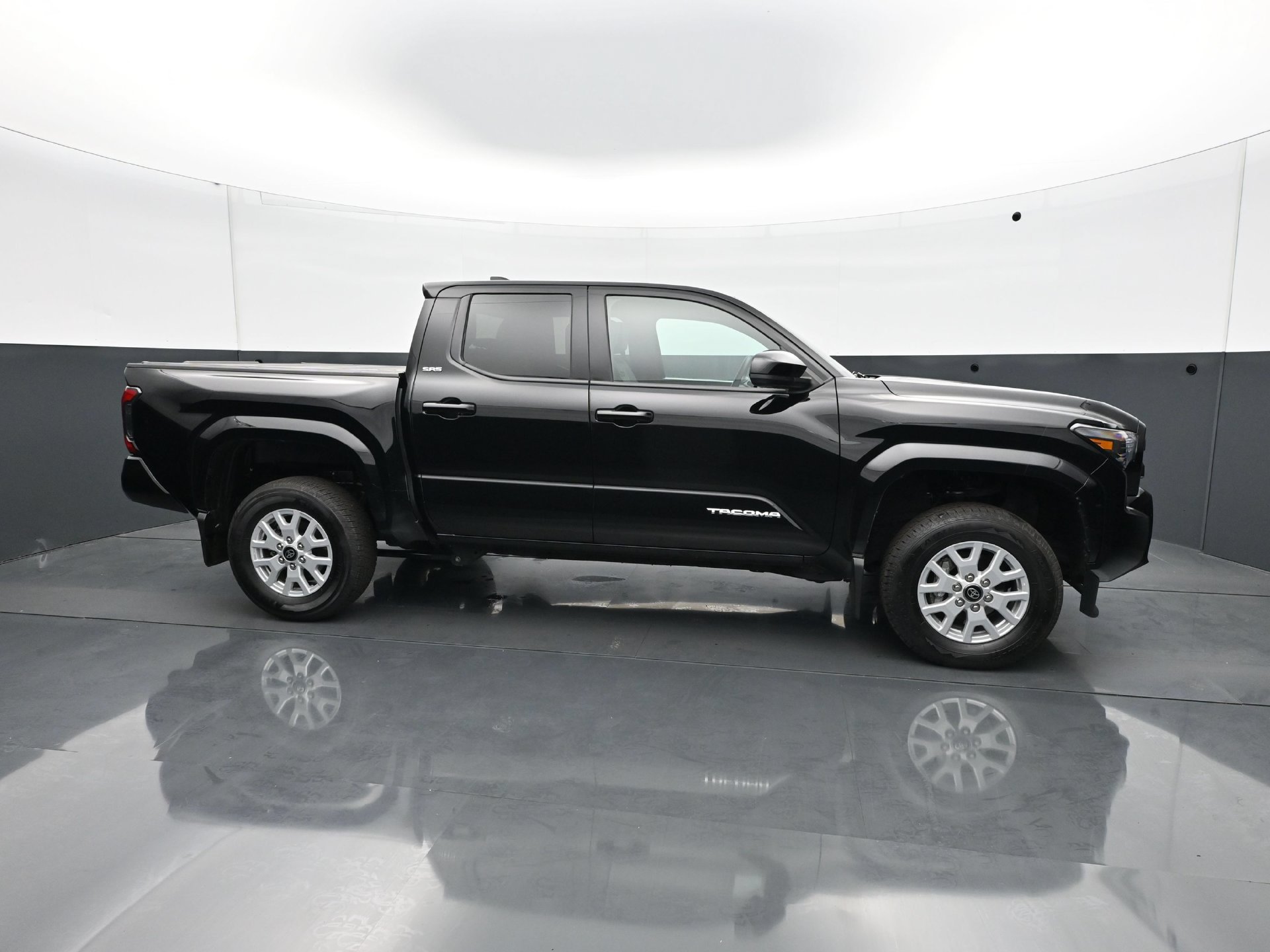 Used 2025 Toyota Tacoma SR5 AWD/4WD image 8