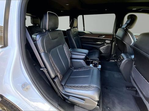 Used 2025 Jeep Grand Cherokee L Summit w/ Obsidian Package AWD/4WD image 18