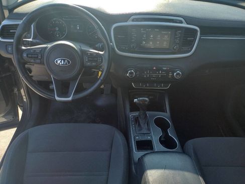 Used 2017 Kia Sorento LX w/ LX Convenience Package image 14