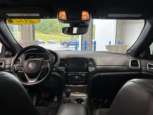 Used 2020 Jeep Grand Cherokee Altitude AWD/4WD image 13