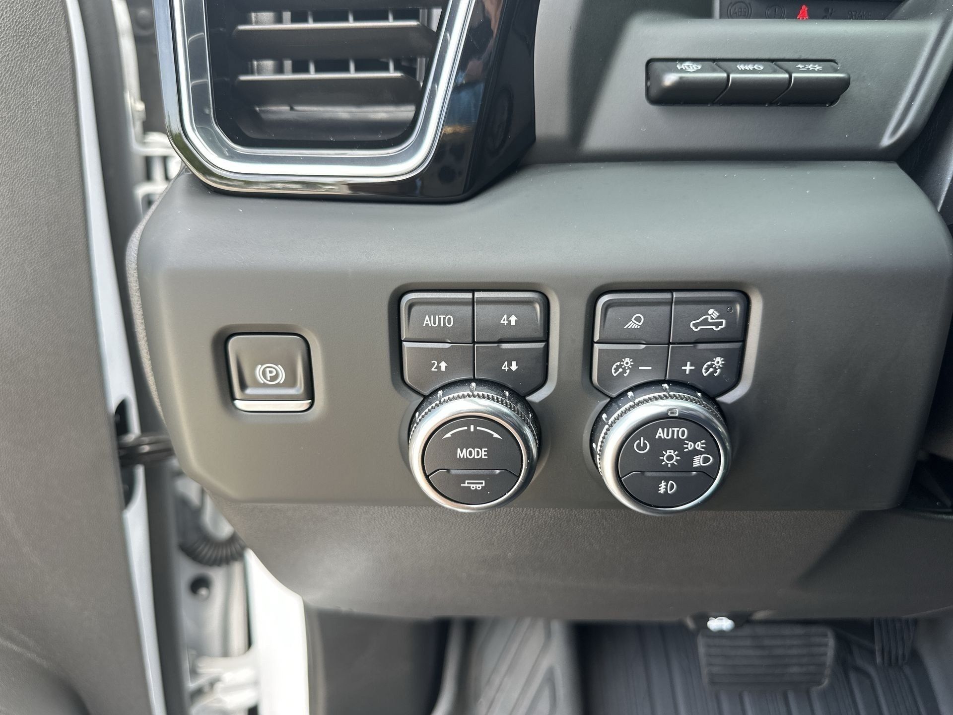 Certified 2024 GMC Sierra 1500 Denali w/ Denali Reserve Package AWD/4WD image 18