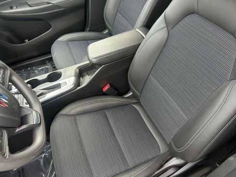 Used 2025 Buick Envista Preferred image 36