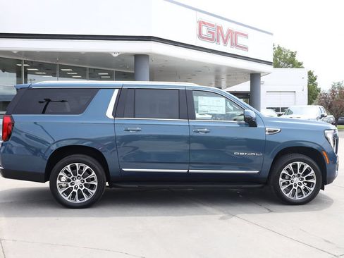 New 2026 GMC Yukon XL Denali AWD/4WD image 7