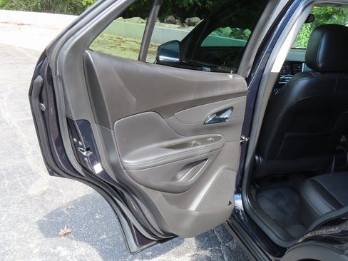 Used 2022 Buick Encore Preferred image 31