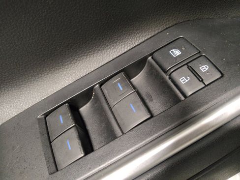 Used 2022 Toyota Highlander L FWD image 27