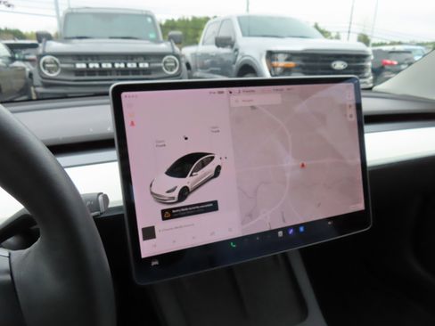 Used 2022 Tesla Model 3 Long Range image 18