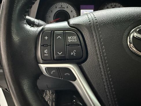 Used 2019 Toyota Sienna SE Premium FWD image 22
