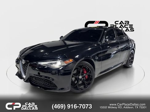 Used 2019 Alfa Romeo Giulia Ti Sport w/ Quick Order Package 22S Sport AWD/4WD image 2