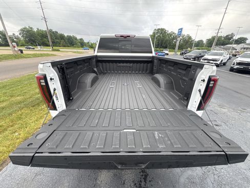 Used 2024 GMC Sierra 2500 AT4 w/ AT4 Premium Plus Package AWD/4WD image 14
