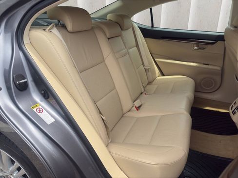 Used 2013 Lexus ES 350 w/ Luxury Pkg FWD image 18
