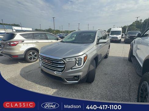 Used 2024 GMC Terrain SLT AWD/4WD image 1