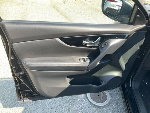 Used 2020 Nissan Rogue Sport SV image 12