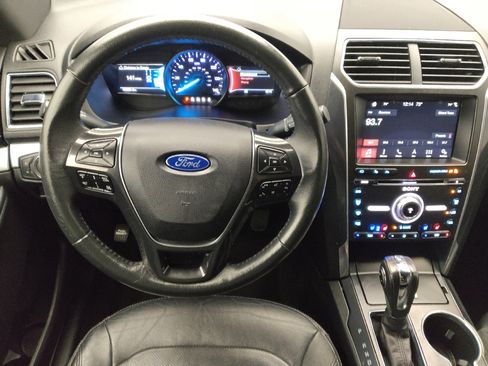 Used 2018 Ford Explorer Limited w/ Equipment Group 301A FWD image 22