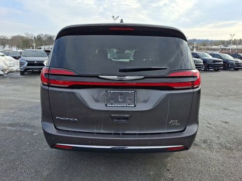 Certified 2022 Chrysler Pacifica Touring-L image 8