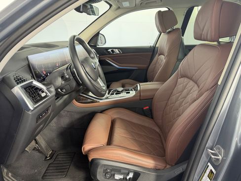 Certified 2025 BMW X7 xDrive40i w/ Premium Package AWD/4WD image 5
