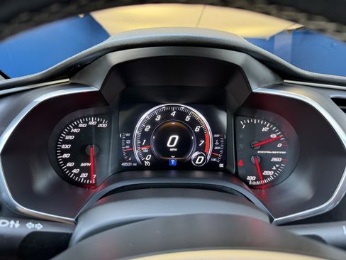 Used 2018 Chevrolet Corvette Stingray Coupe w/ 1LT RWD image 17