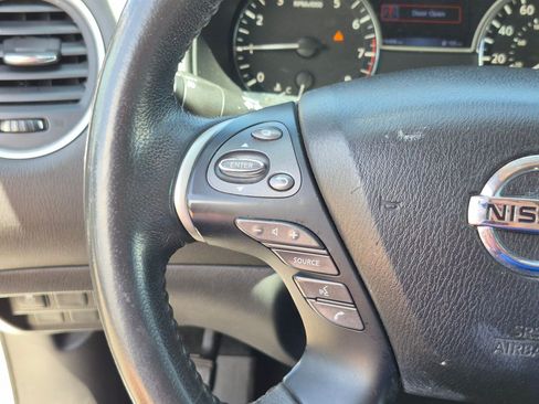 Used 2017 Nissan Pathfinder SV AWD/4WD image 19