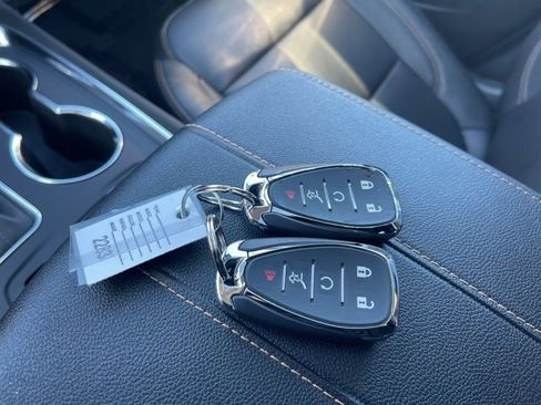 Used 2021 Chevrolet Traverse LT w/ LT Premium Package image 29