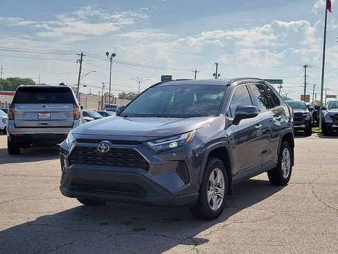 Used 2022 Toyota RAV4 XLE w/ Convenience Package FWD image 2