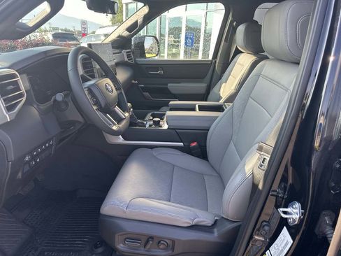 Used 2025 Toyota Tundra Limited AWD/4WD image 11