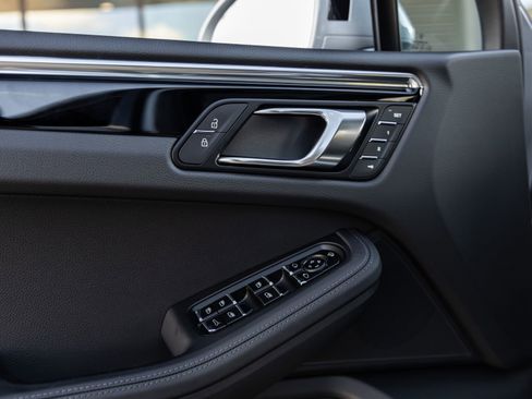 Certified 2026 Porsche Macan AWD/4WD image 25