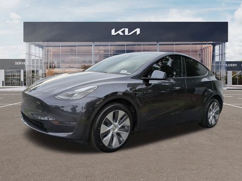 Used 2024 Tesla Model Y Long Range AWD/4WD image 6