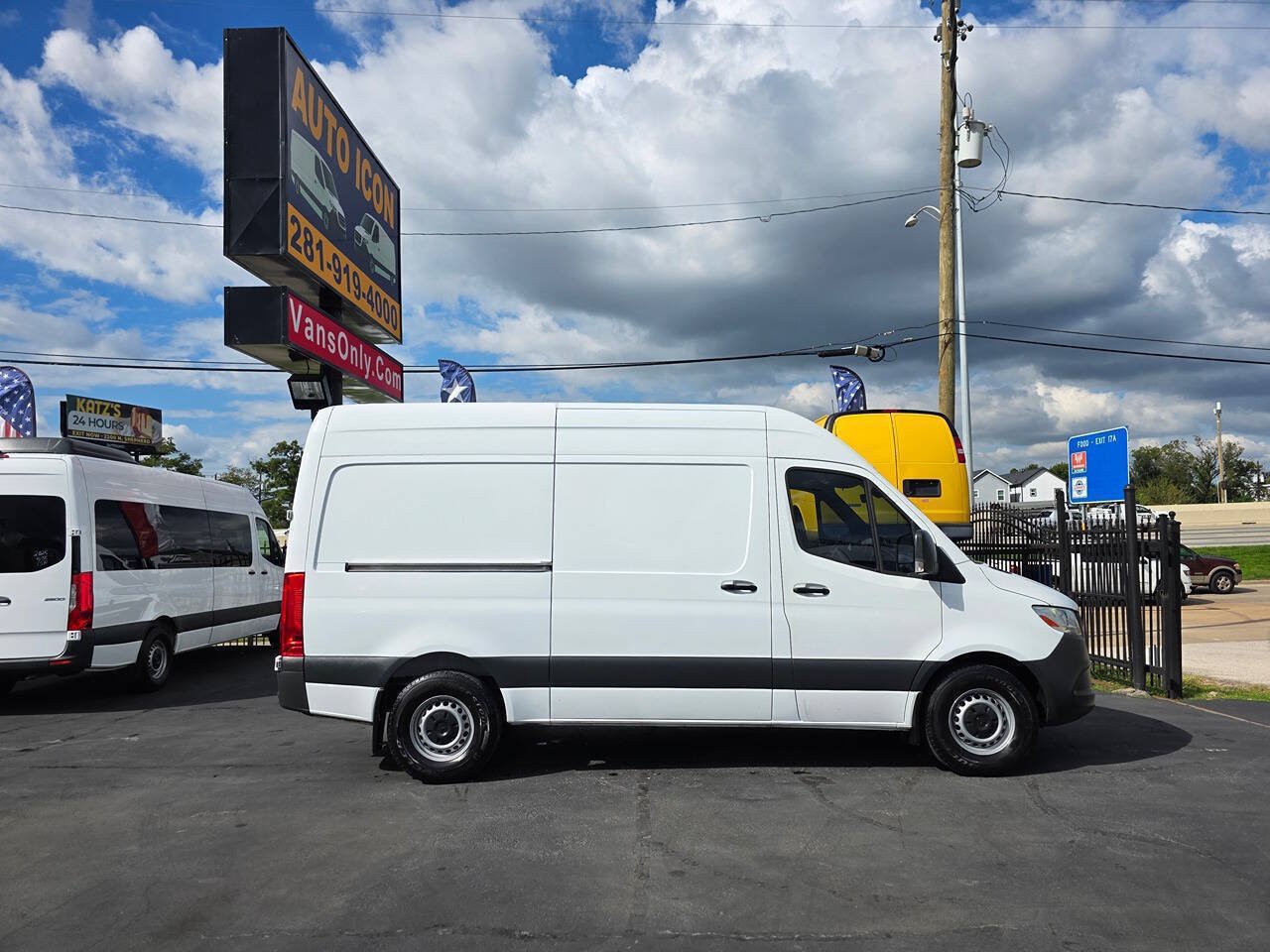 Used 2021 Mercedes-Benz Sprinter 2500 w/ Driver Convenience Package image 3