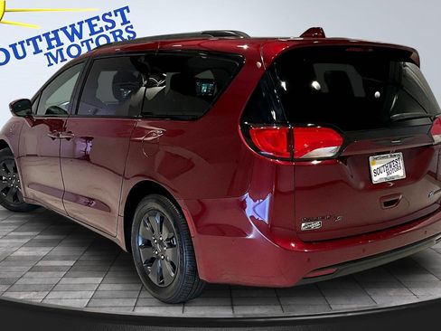 Used 2020 Chrysler Pacifica Limited w/ Advanced Safetytec Group FWD image 5