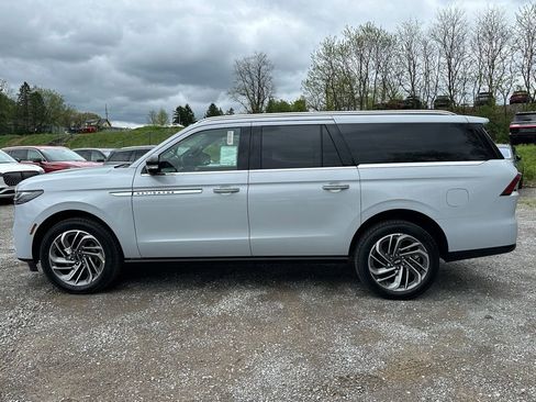 New 2026 Lincoln Navigator L Reserve AWD/4WD image 2