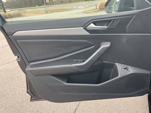 Used 2025 Volkswagen Jetta Sport image 12