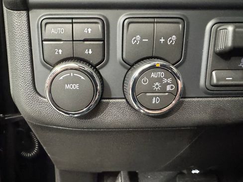 New 2026 Chevrolet Suburban Premier image 19