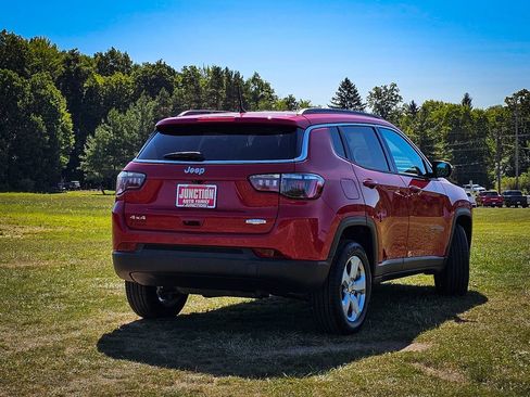Used 2018 Jeep Compass Latitude w/ Cold Weather Group AWD/4WD image 3