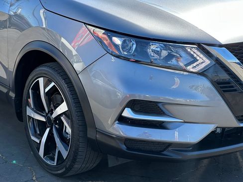 Used 2022 Nissan Rogue Sport SL FWD image 9