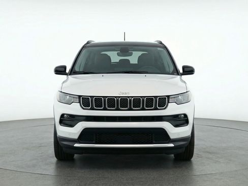 Used 2025 Jeep Compass Limited AWD/4WD image 2
