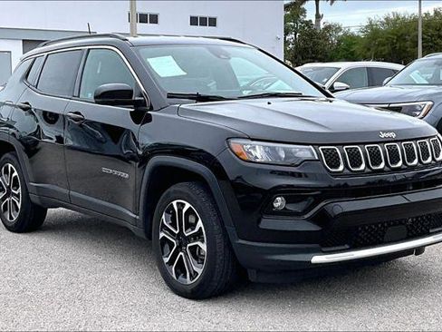 Used 2023 Jeep Compass Limited AWD/4WD image 2