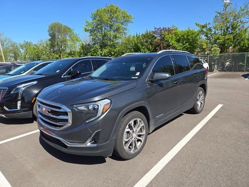Used 2019 GMC Terrain SLT w/ Preferred Package FWD image 2