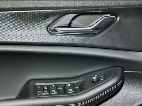 New 2025 Jeep Grand Cherokee Altitude image 12