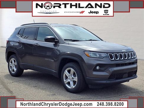Certified 2024 Jeep Compass Latitude AWD/4WD image 1