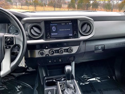 Used 2017 Toyota Tacoma SR5 image 6