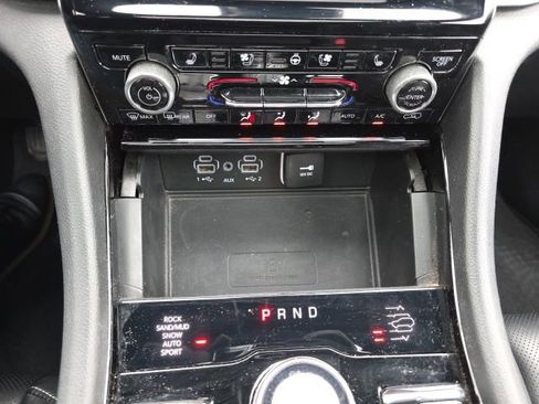 Used 2022 Jeep Grand Cherokee Overland w/ Advanced Protech Group III image 19