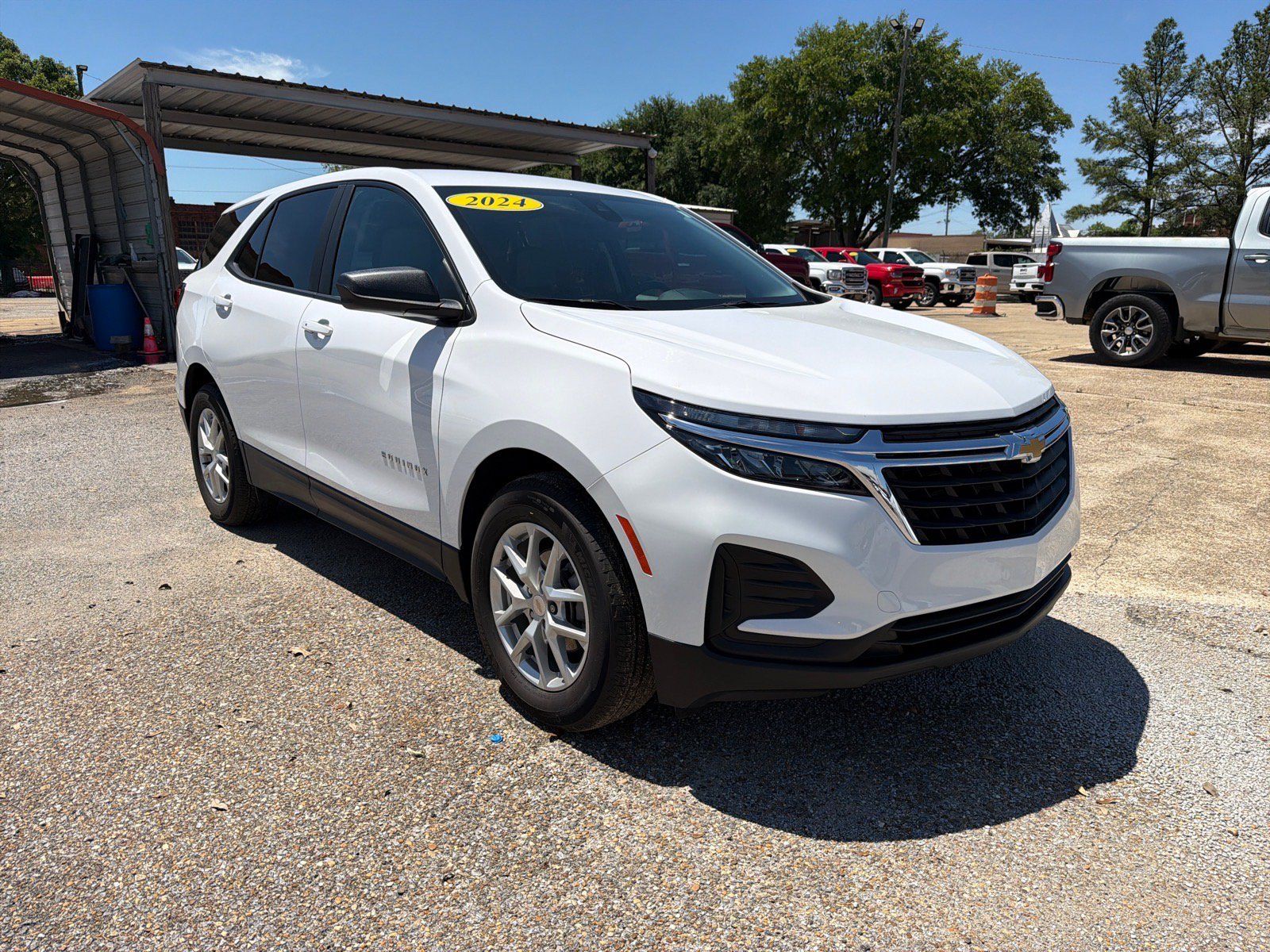 Used 2024 Chevrolet Equinox LS w/ LS Convenience Package FWD image 2