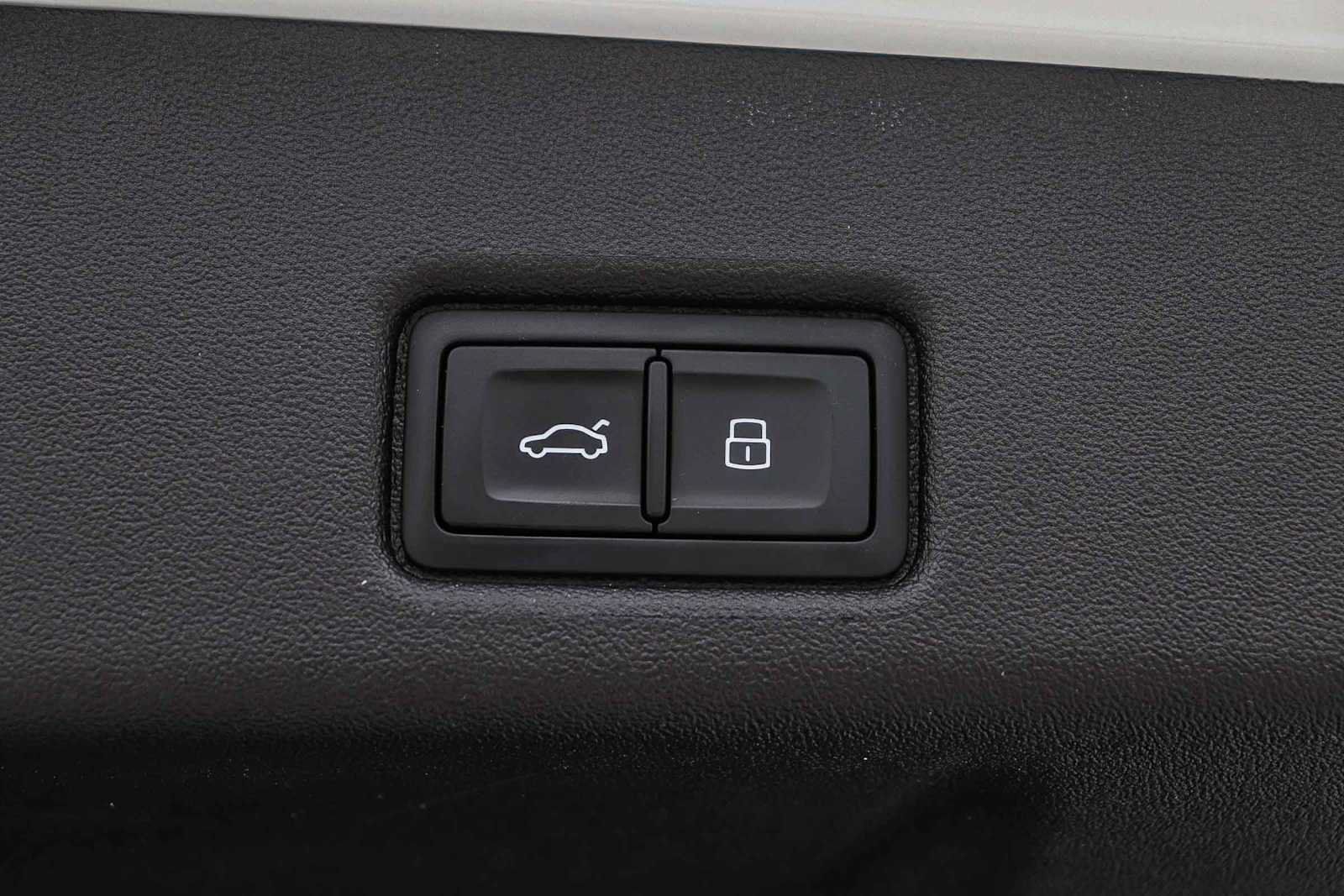 Used 2025 Audi Q5 Premium w/ Convenience Package AWD/4WD image 37