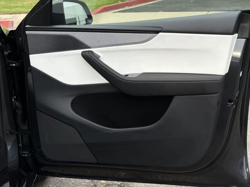 Used 2026 Tesla Model Y 2WD image 35