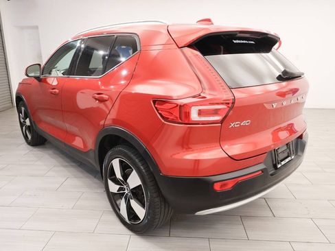 Used 2019 Volvo XC40 T4 Momentum FWD image 3