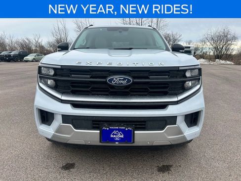 New 2026 Ford Expedition Platinum image 9