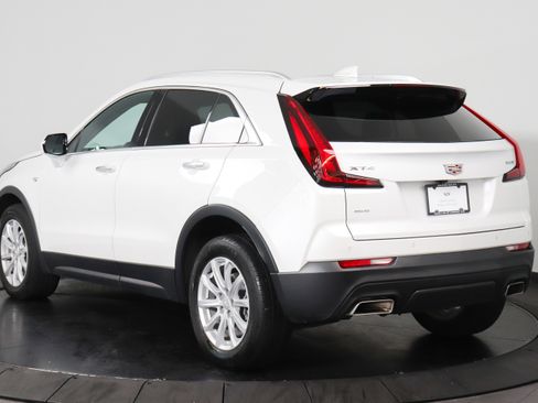 Used 2023 Cadillac XT4 Luxury w/ Cold Weather Package AWD/4WD image 3