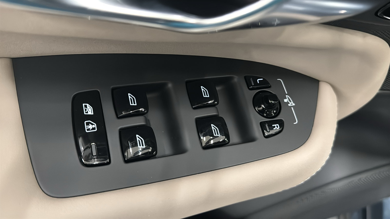 New 2027 Volvo XC90 T8 Plus AWD/4WD image 22