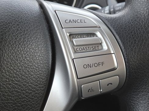 Used 2016 Nissan Rogue SV image 6