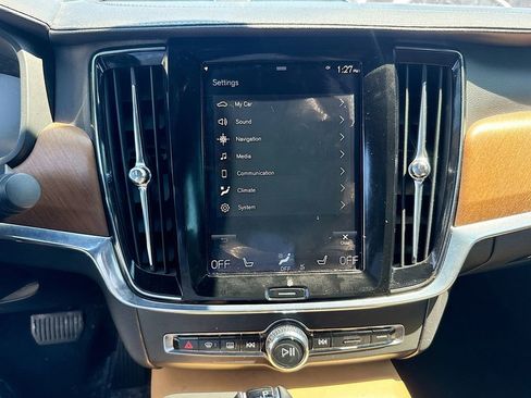 Used 2018 Volvo S90 T6 Inscription w/ Convenience Package image 16