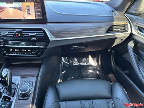Used 2022 BMW M550i xDrive w/ Dynamic Handling Package AWD/4WD image 17